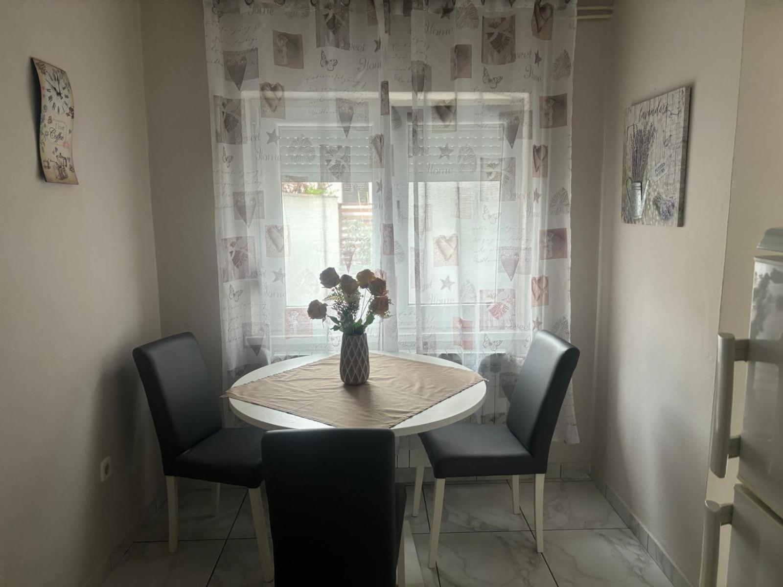Manila Apartment *